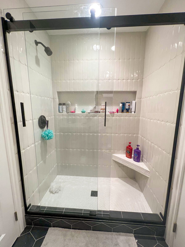 Elegant shower finish, clear glass.